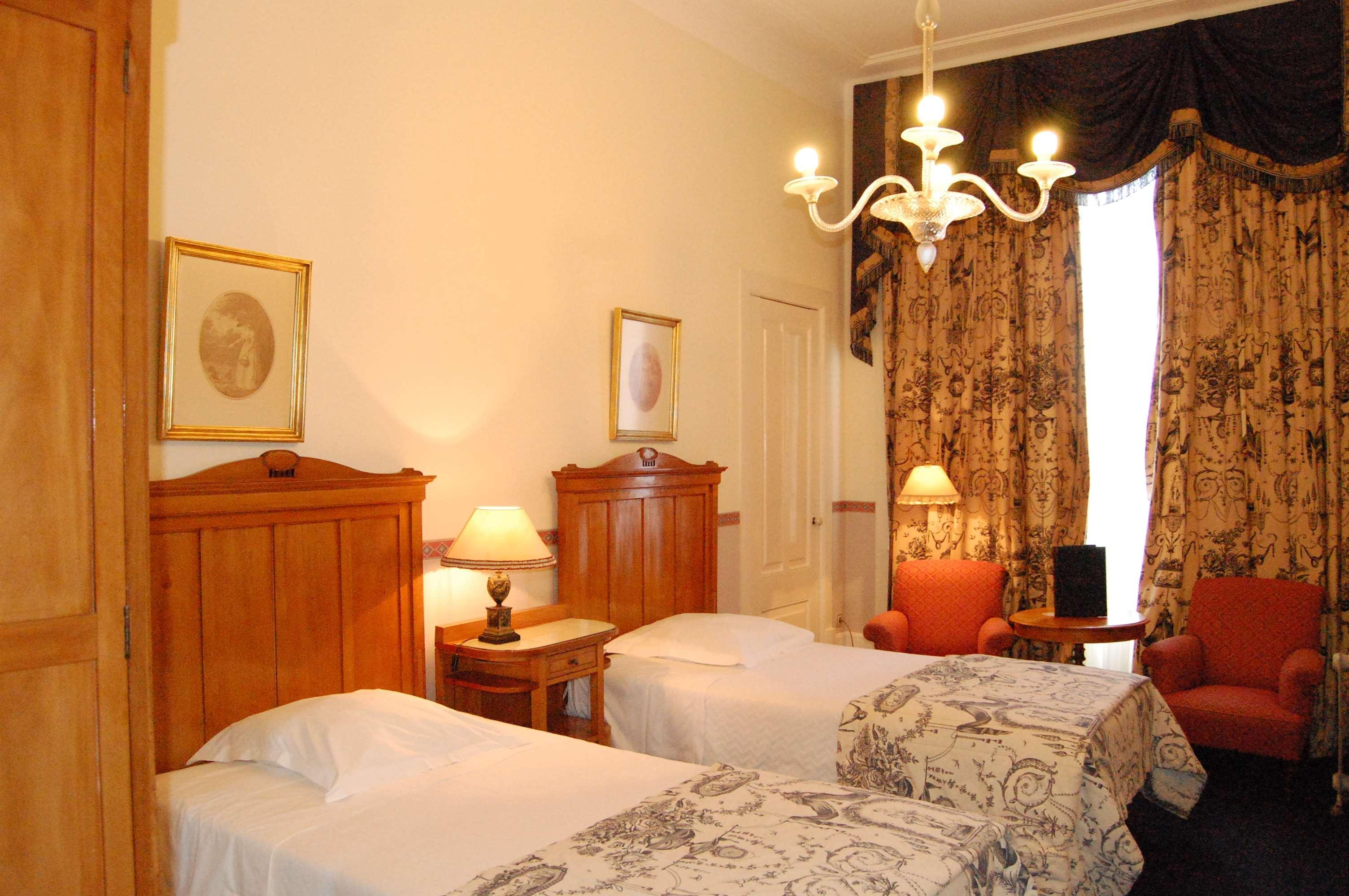 Palace Hotel Do Bussaco Luso  Luaran gambar A room at the hotel