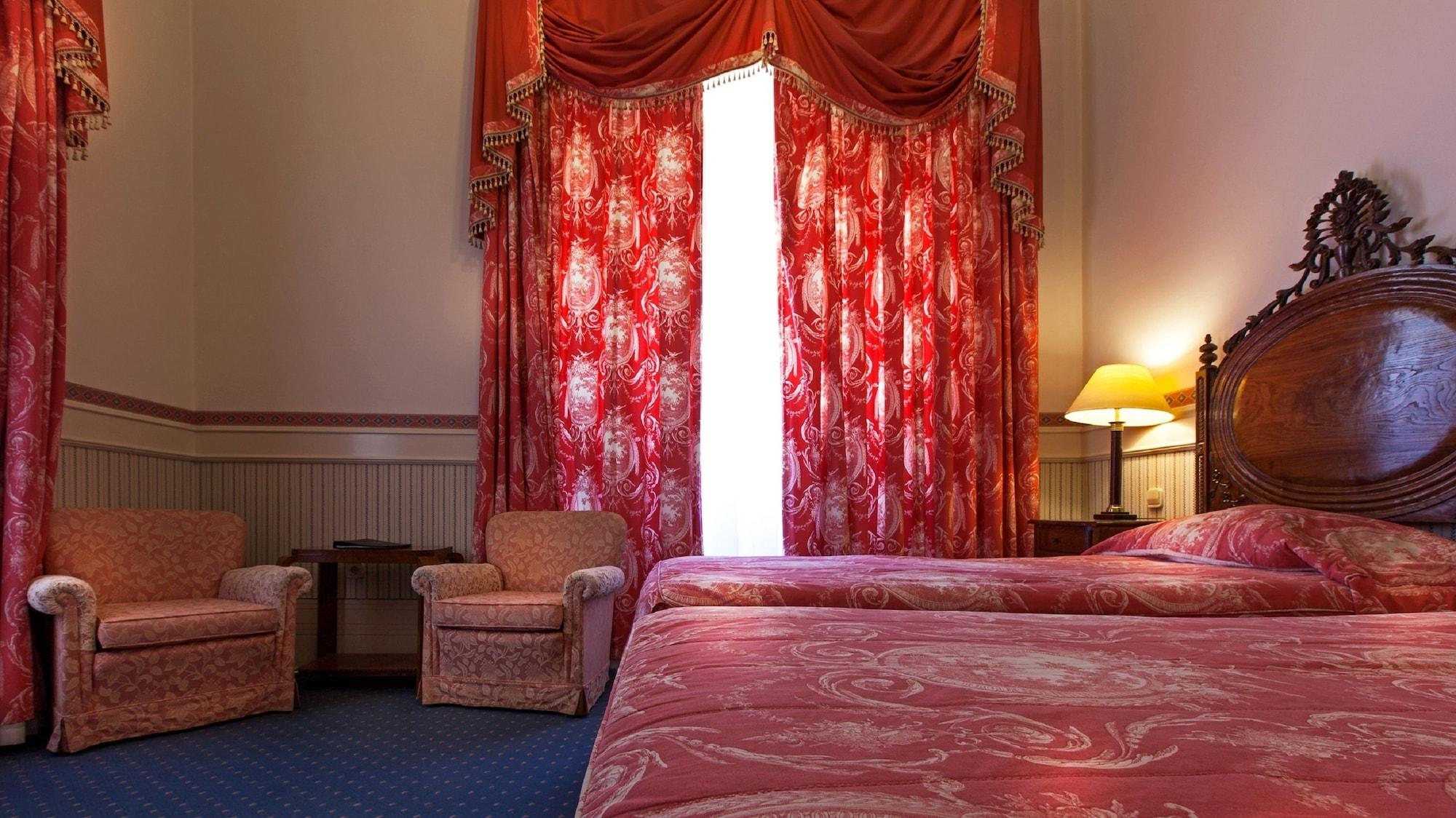 Palace Hotel Do Bussaco Luso  Luaran gambar A bedroom at the hotel