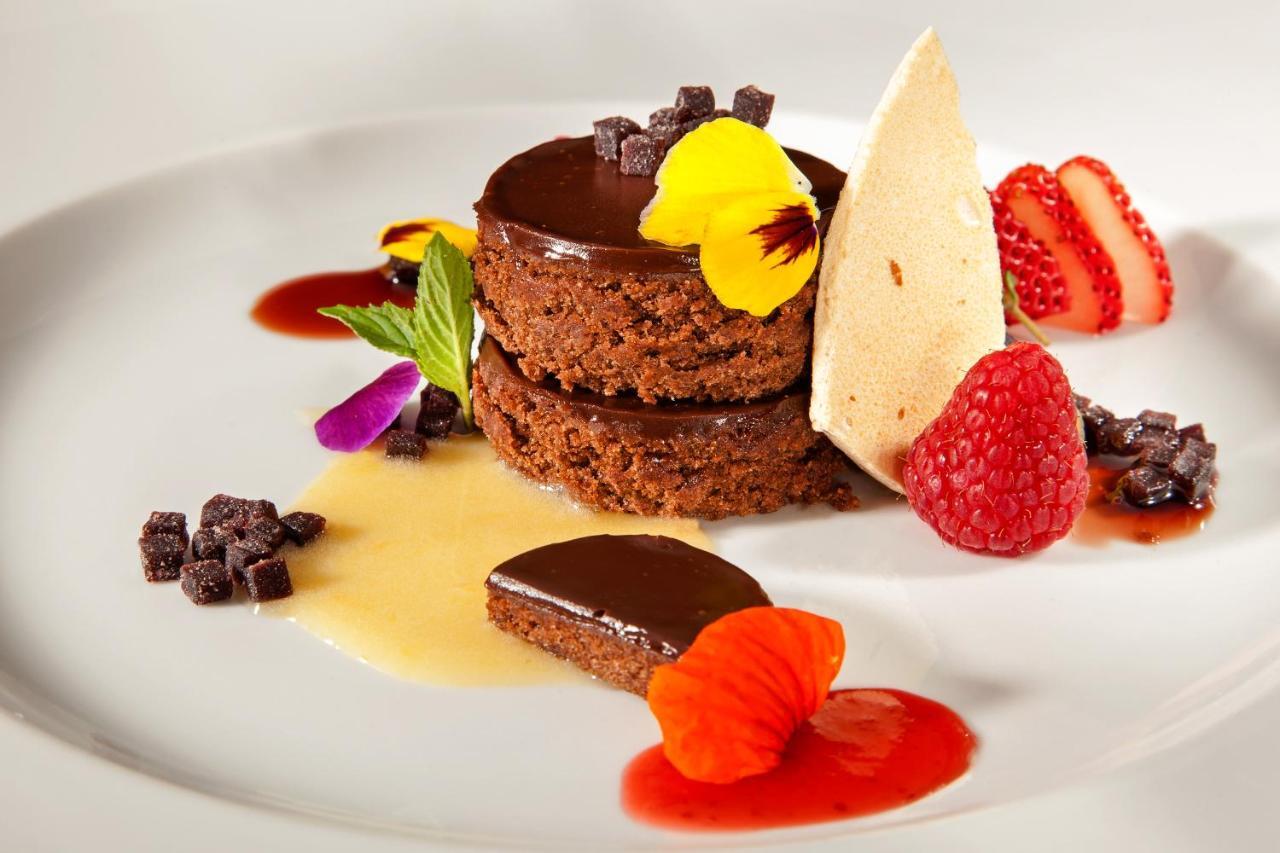 Palace Hotel Do Bussaco Luso  Luaran gambar A chocolate dessert