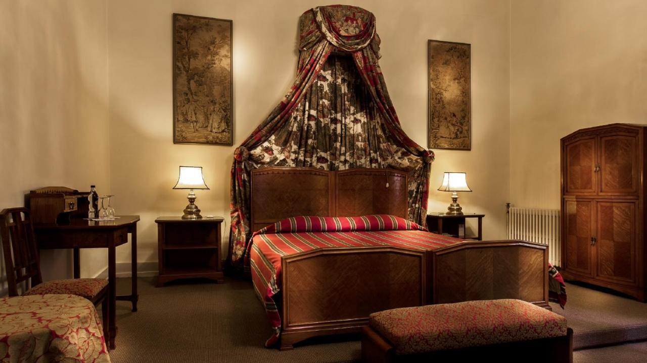 Palace Hotel Do Bussaco Luso  Luaran gambar A room at the hotel