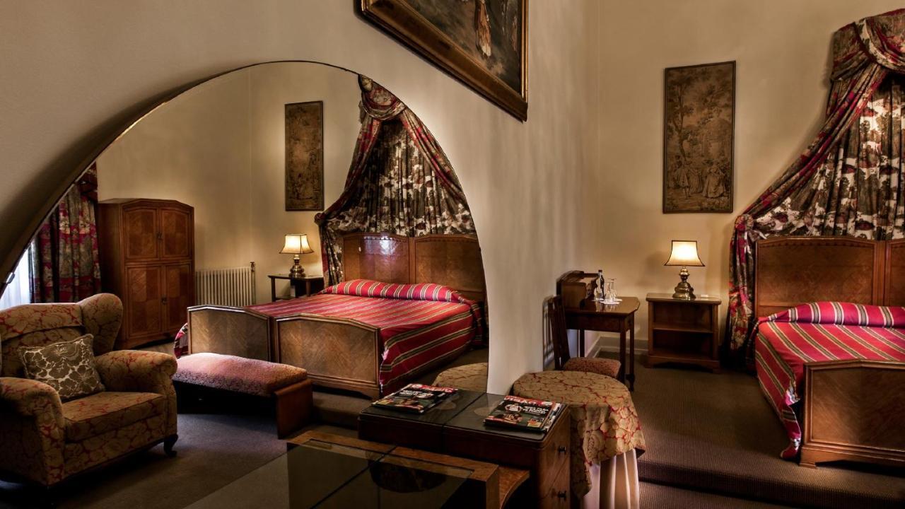 Palace Hotel Do Bussaco Luso  Luaran gambar A room at the hotel